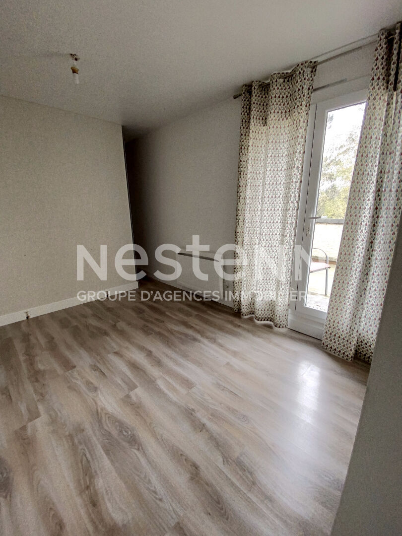APPARTEMENT - CHAUNY - PROCHE CENTRE VILLE -  4 CHAMBRES - 133 m2 - JARDIN PRIVATIF