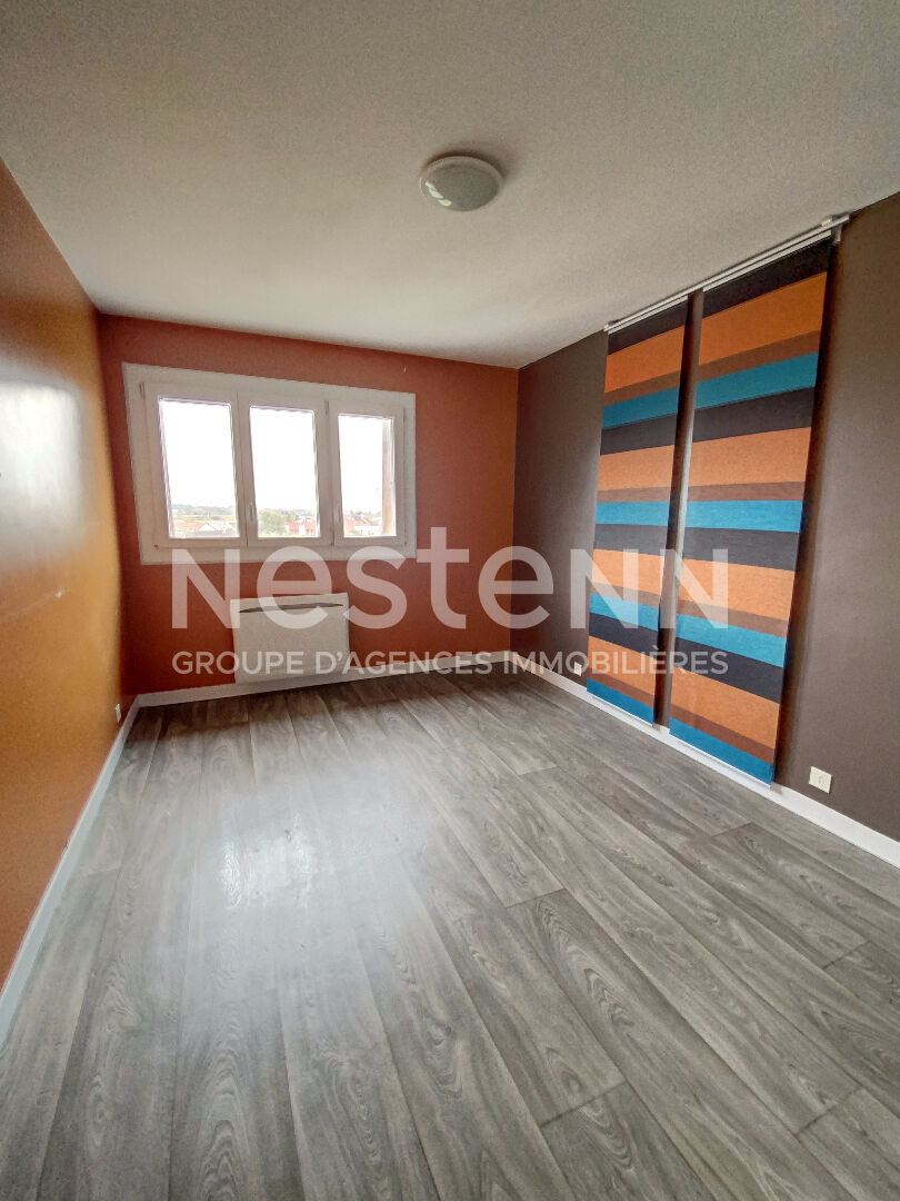 APPARTEMENT - CHAUNY - PROCHE CENTRE VILLE -  4 CHAMBRES - 133 m2 - JARDIN PRIVATIF