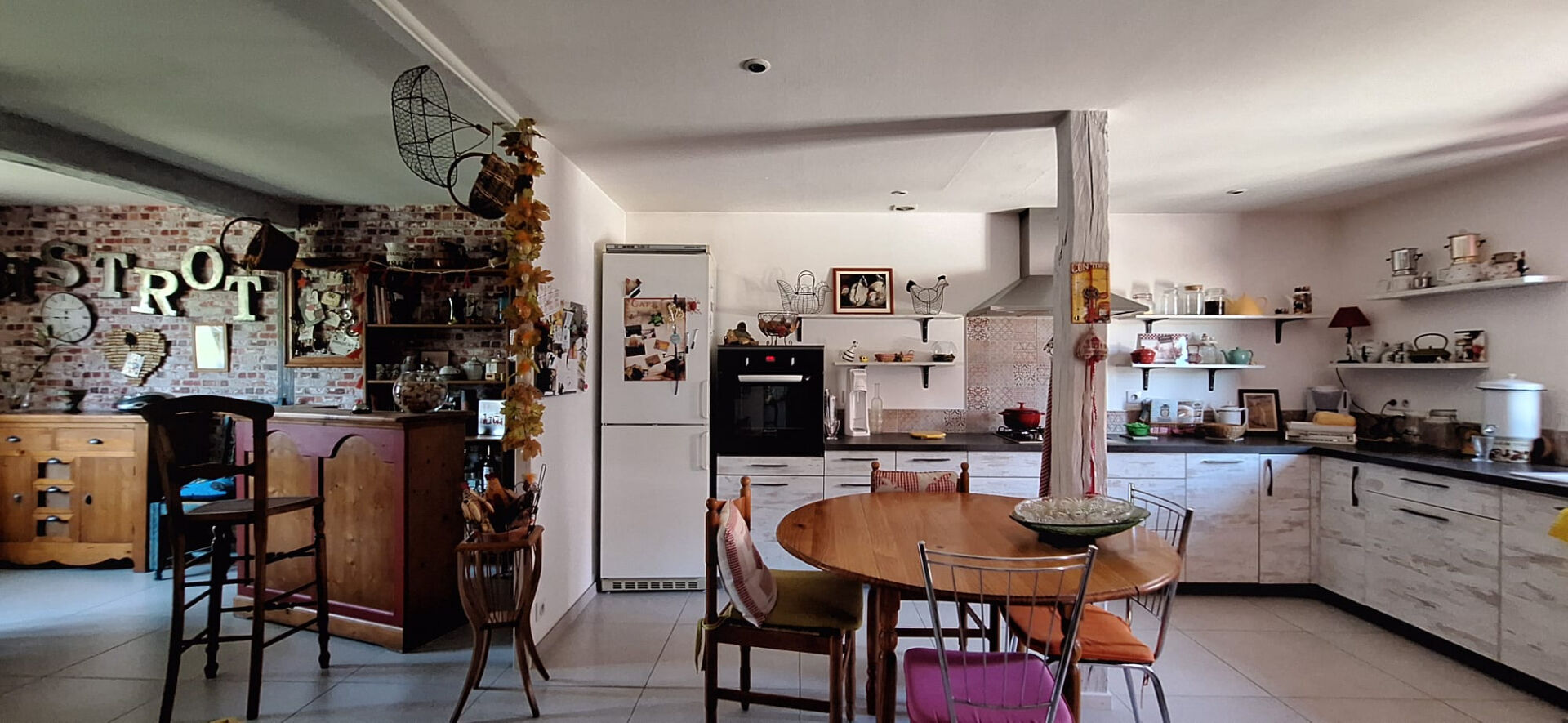 Ancienne ferme rénovée offrant 3 chambres dans un environnement calme, proche des commodités