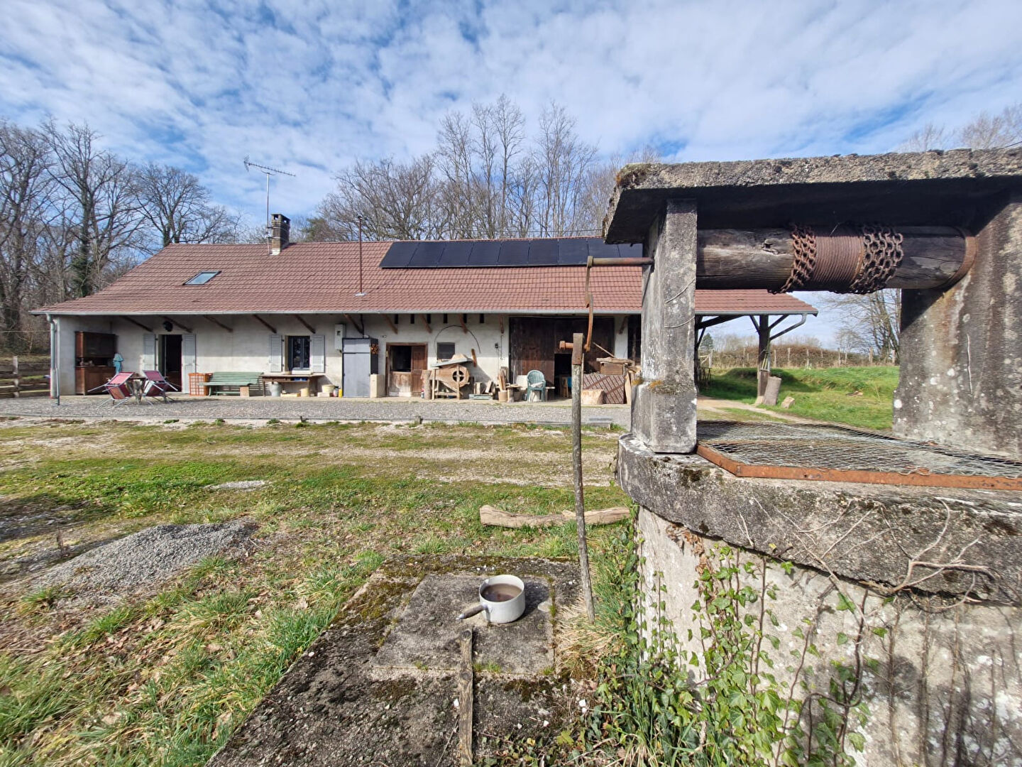 Ferme bressane sur plus d'1 hectare de terrain dans un superbe environnement à 150m des premiers voisins