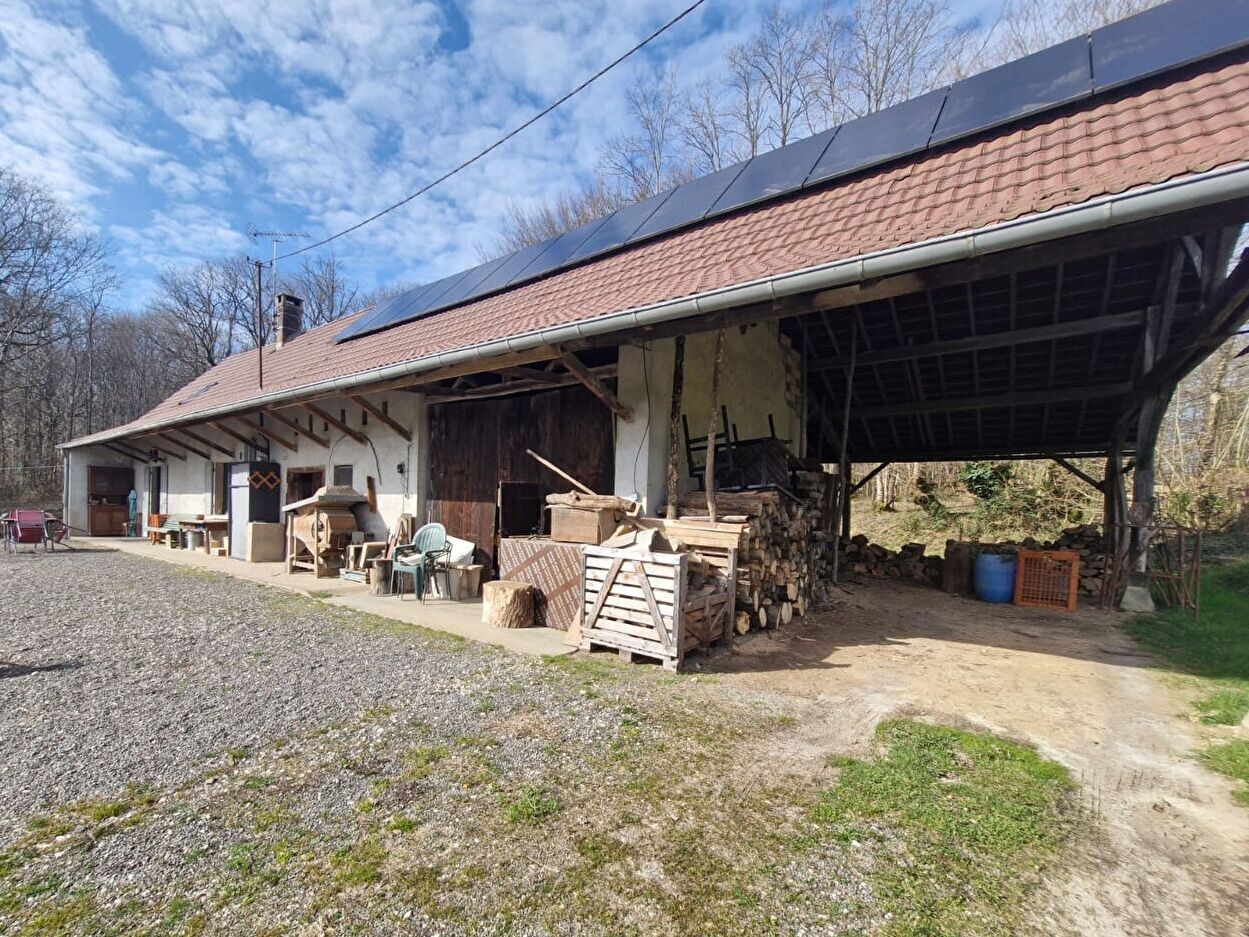 Ferme bressane sur plus d'1 hectare de terrain dans un superbe environnement à 150m des premiers voisins