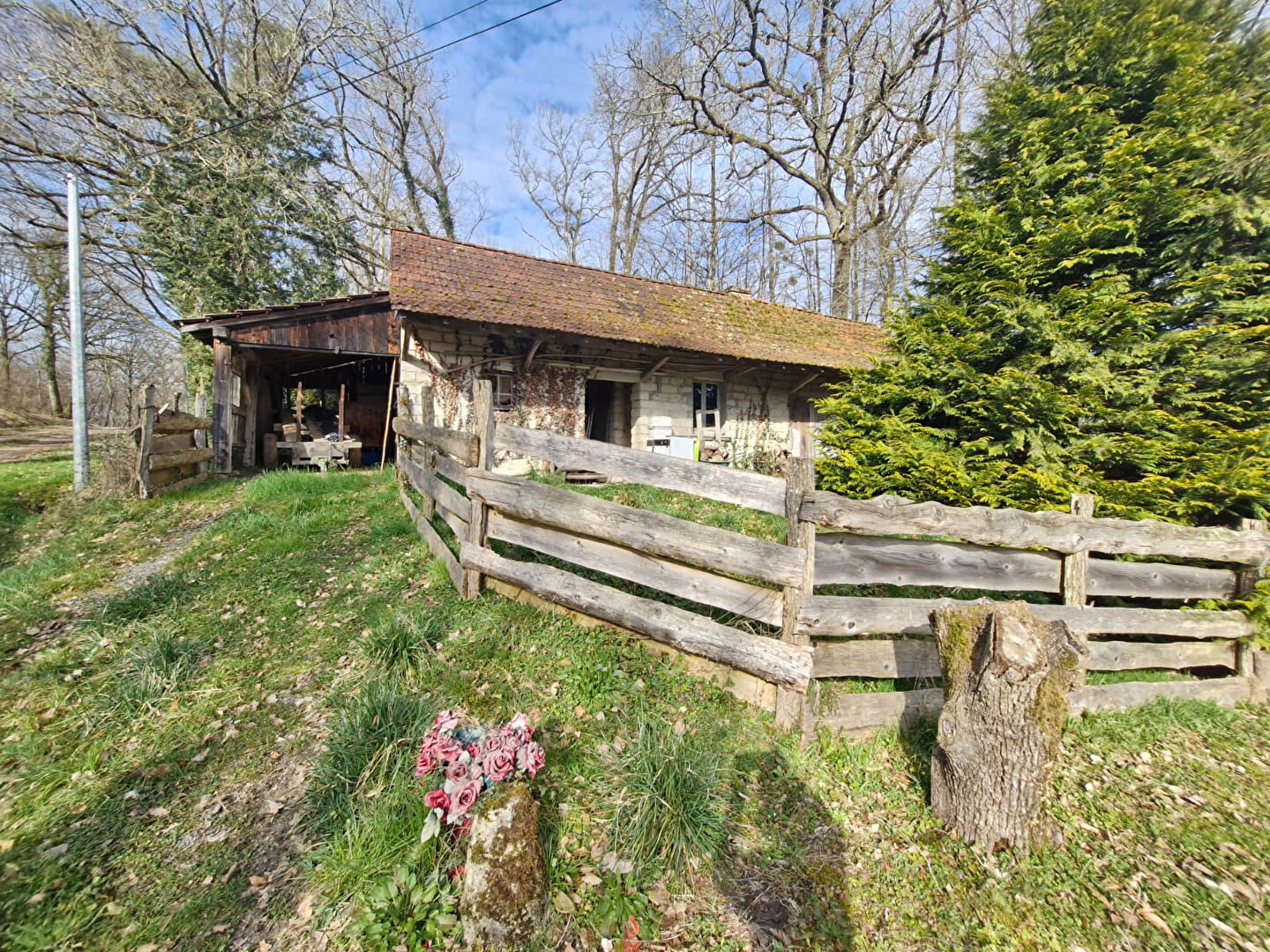 Ferme bressane sur plus d'1 hectare de terrain dans un superbe environnement à 150m des premiers voisins