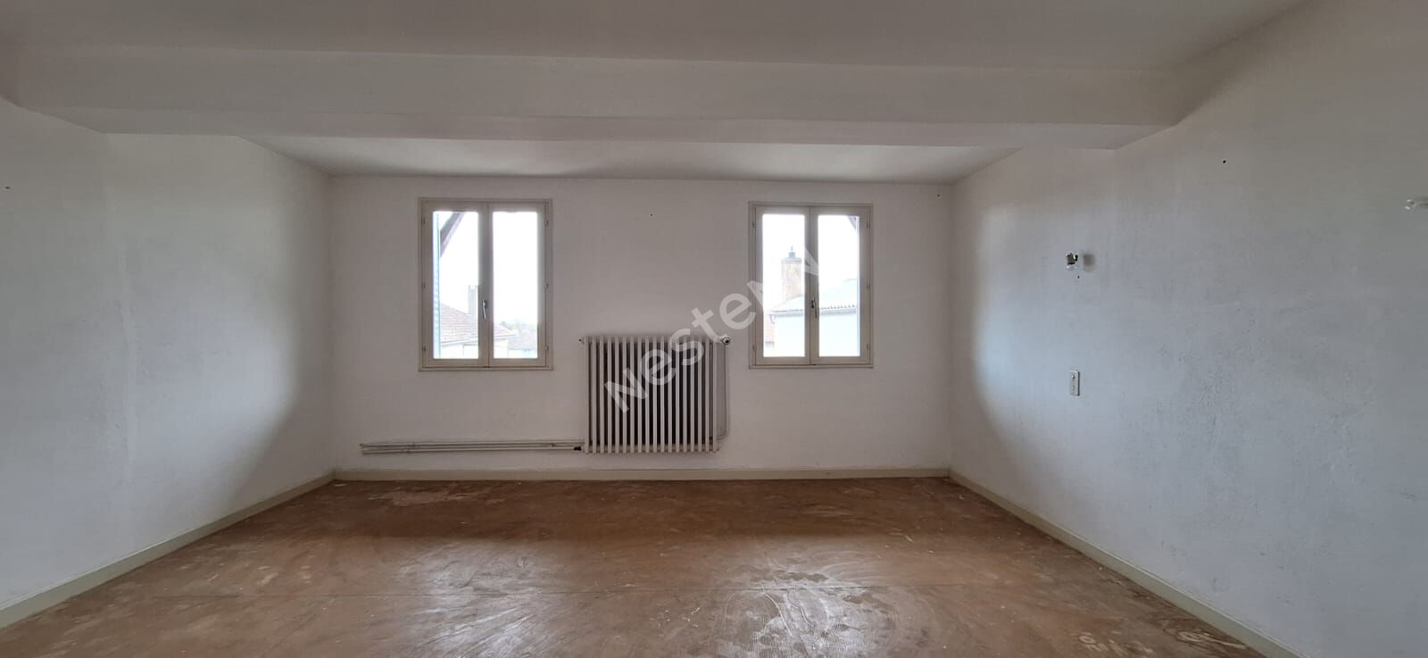 Appartement offrant 5 chambres au bourg d'un village avec toutes commodités