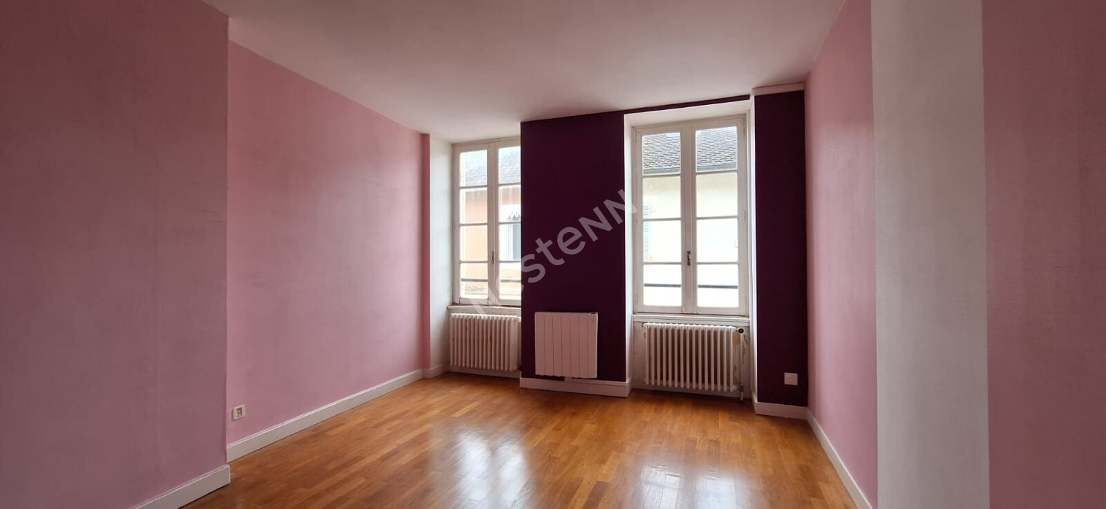 Appartement offrant 5 chambres au bourg d'un village avec toutes commodités