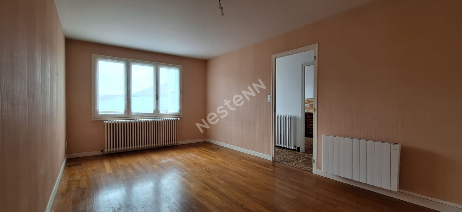 Appartement offrant 5 chambres au bourg d'un village avec toutes commodités