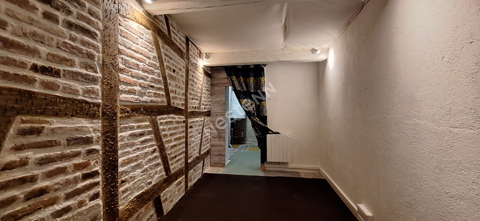 Appartement offrant 5 chambres au bourg d'un village avec toutes commodités