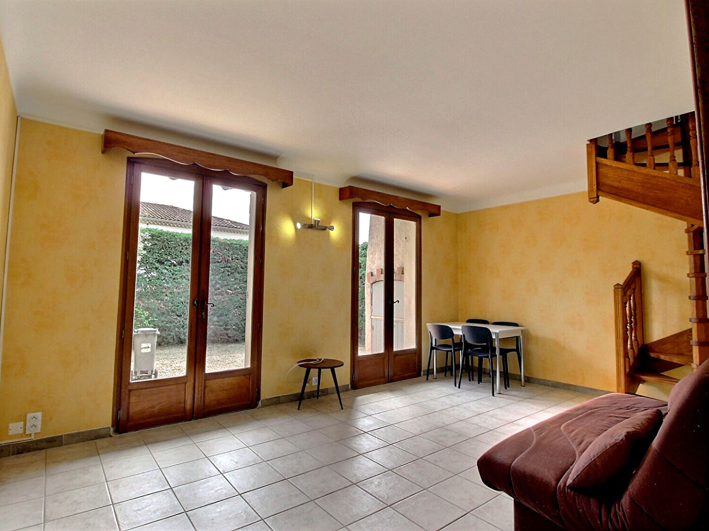 MAISON AVEC 3 CHAMBRES, JARDIN ET GARAGE - ENTRE VILLENEUVE-LÈS-AVIGNON ET LES ANGLES