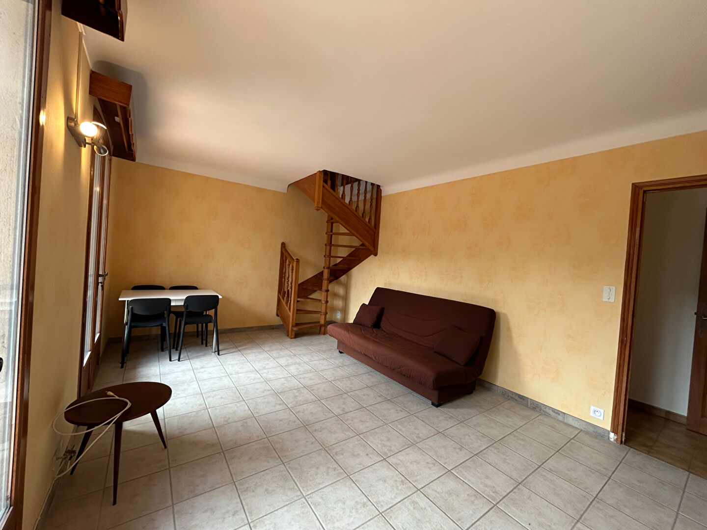 MAISON AVEC 3 CHAMBRES, JARDIN ET GARAGE - ENTRE VILLENEUVE-LÈS-AVIGNON ET LES ANGLES