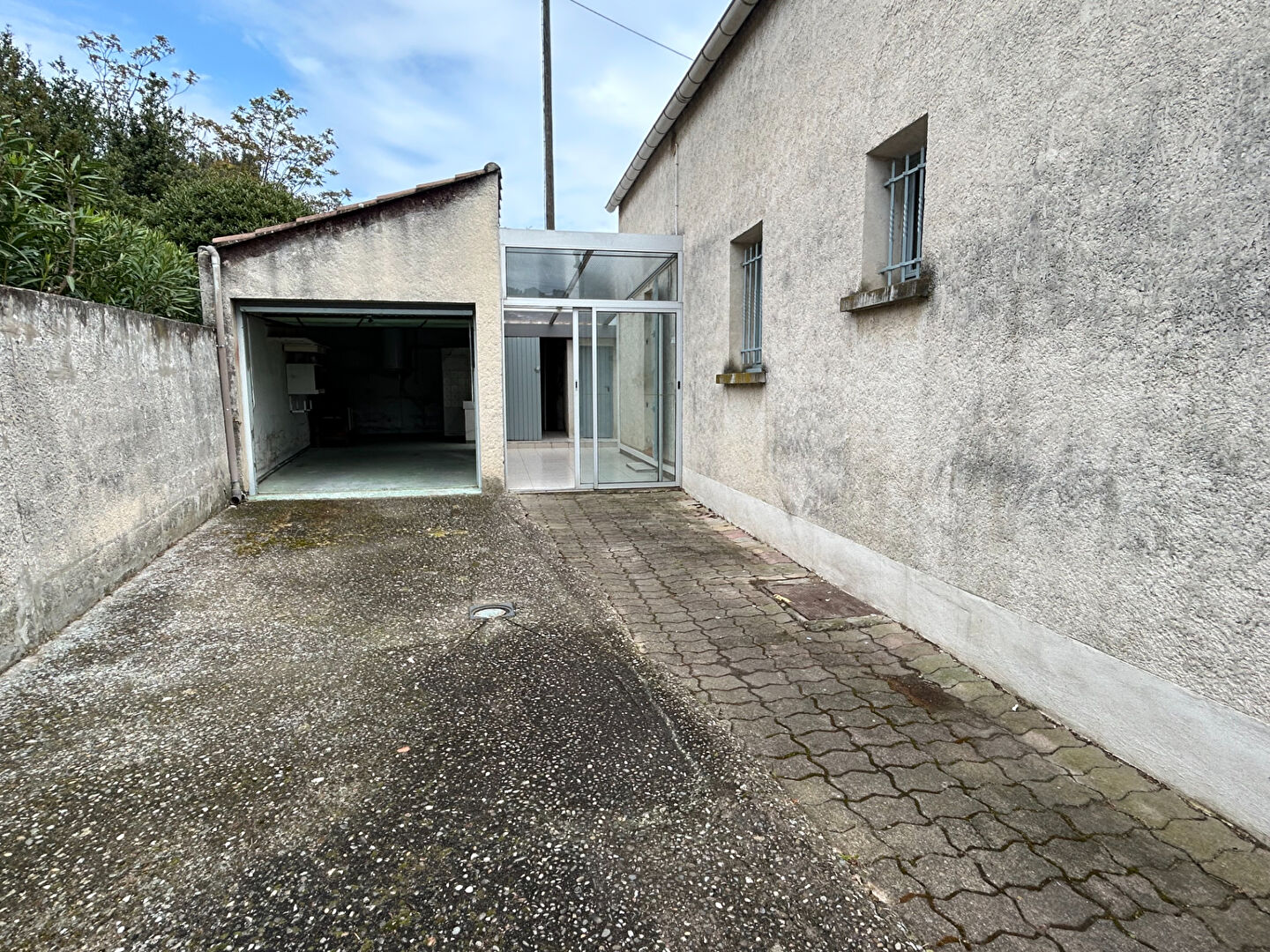 MAISON AVEC 3 CHAMBRES, JARDIN ET GARAGE - ENTRE VILLENEUVE-LÈS-AVIGNON ET LES ANGLES