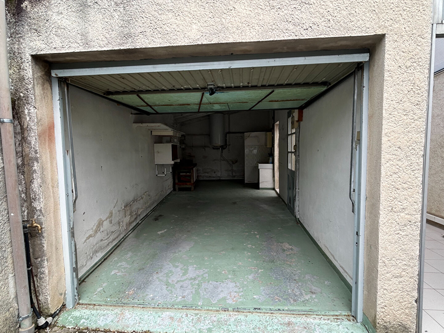 MAISON AVEC 3 CHAMBRES, JARDIN ET GARAGE - ENTRE VILLENEUVE-LÈS-AVIGNON ET LES ANGLES