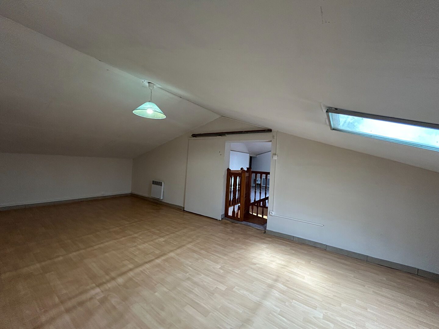 MAISON AVEC 3 CHAMBRES, JARDIN ET GARAGE - ENTRE VILLENEUVE-LÈS-AVIGNON ET LES ANGLES