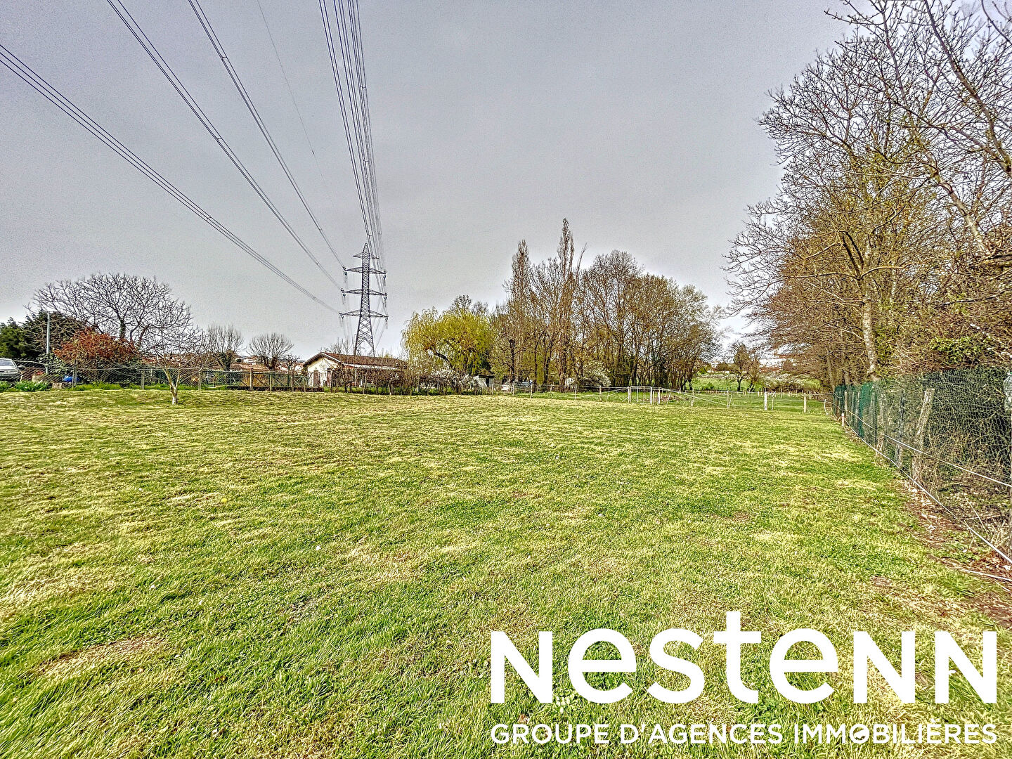 A vendre: Terrain à Bâtir + Prés - 71570 LA CHAPELLE DE GUINCHAY