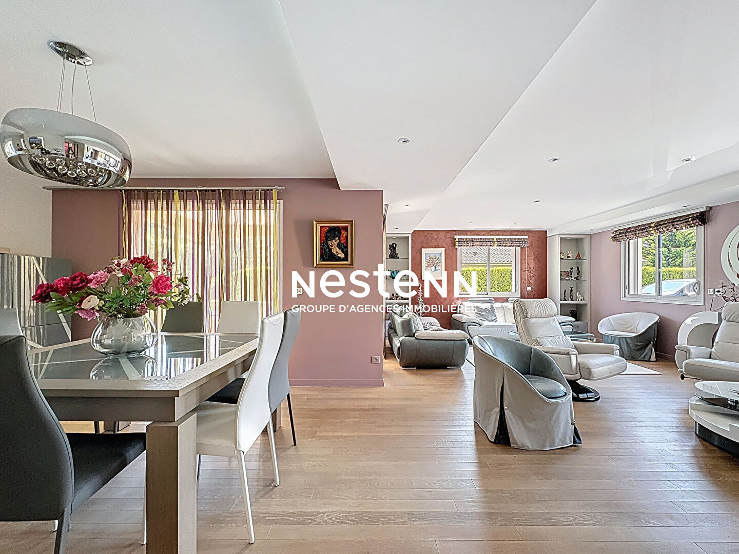 A vendre : maison d'exception 210 m² - 4 chambres - 1 bureau - garages - jacuzzi - piscine - 71000 MACON