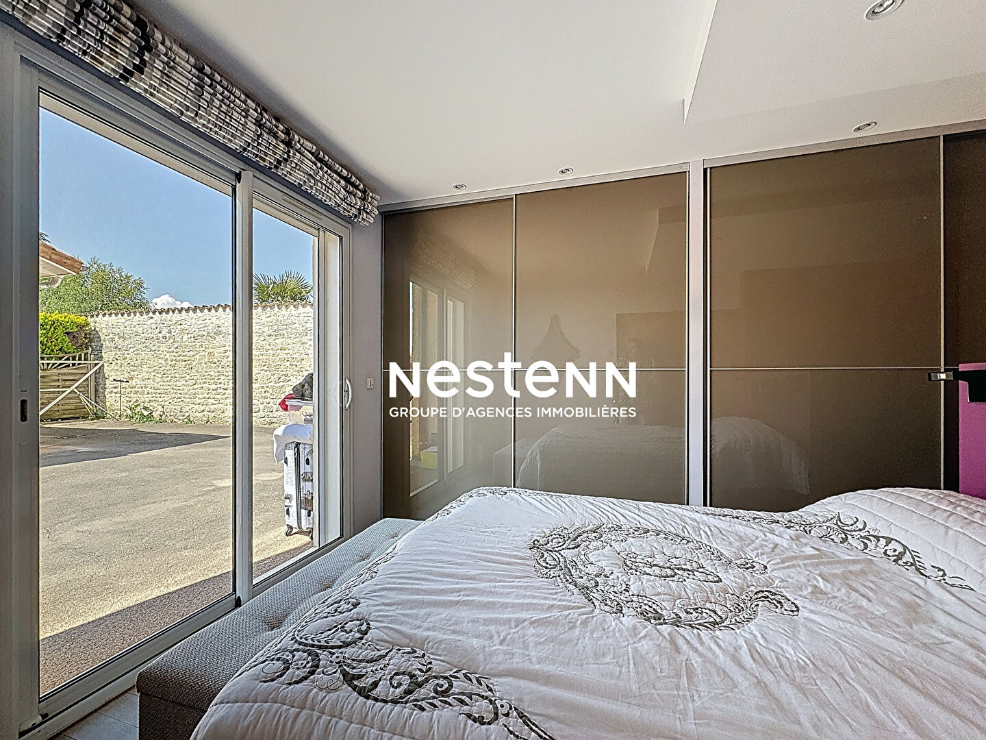 A vendre : maison d'exception 210 m² - 4 chambres - 1 bureau - garages - jacuzzi - piscine - 71000 MACON