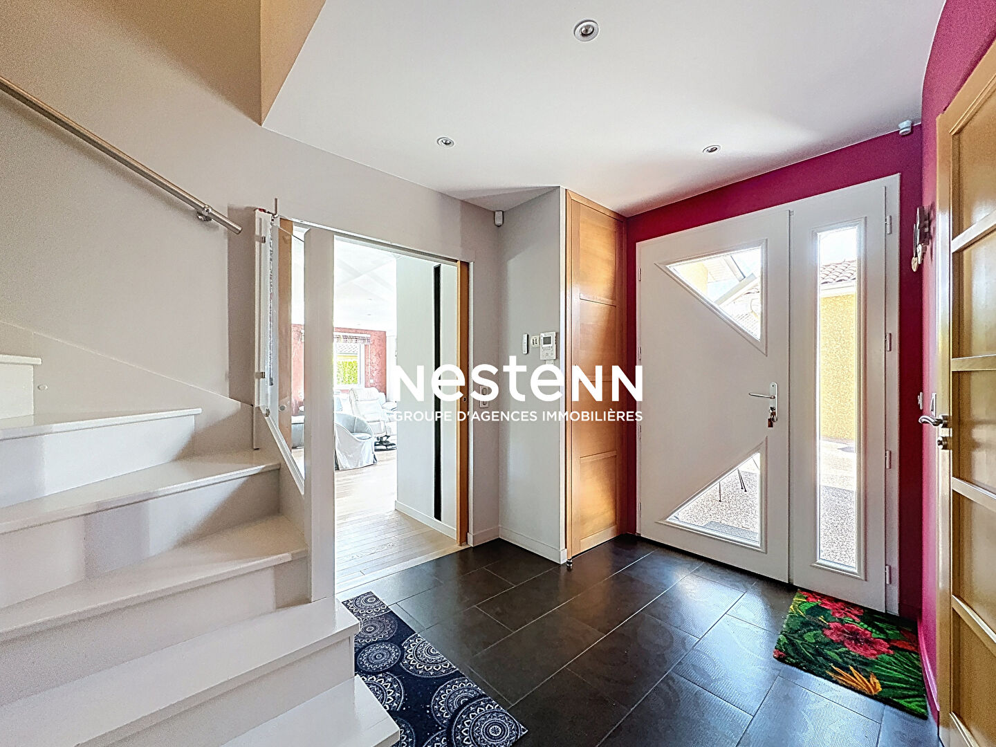 A vendre : maison d'exception 210 m² - 4 chambres - 1 bureau - garages - jacuzzi - piscine - 71000 MACON