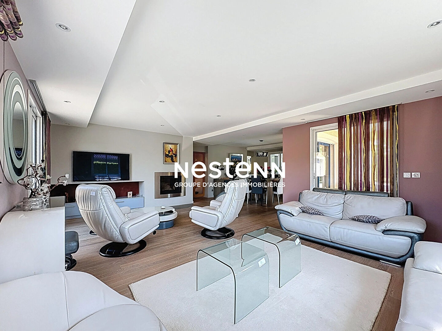 A vendre : maison d'exception 210 m² - 4 chambres - 1 bureau - garages - jacuzzi - piscine - 71000 MACON