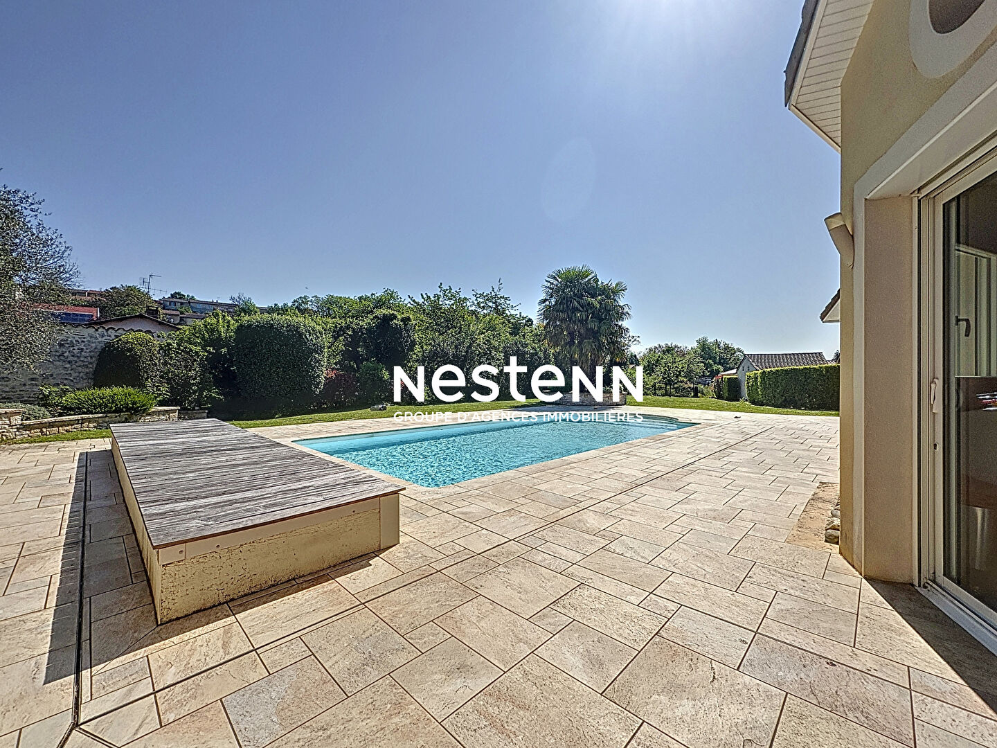A vendre : maison d'exception 210 m² - 4 chambres - 1 bureau - garages - jacuzzi - piscine - 71000 MACON