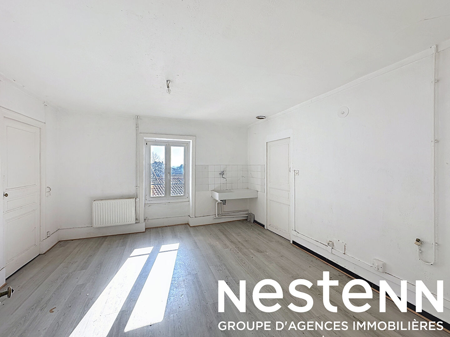 A vendre: Grand  Appartement Type 1 avec parking  - Proche Belleville-en-Beaujolais (69220)