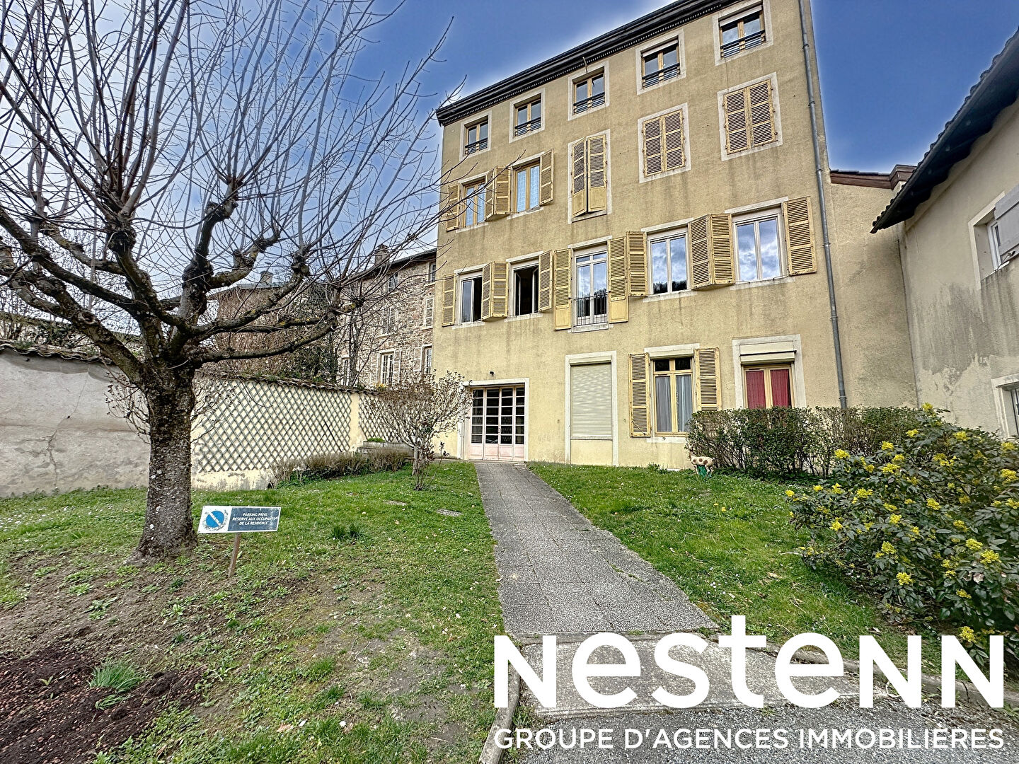 Opportunité: Appartement de caractère avec parking - 69430 BEAUJEU