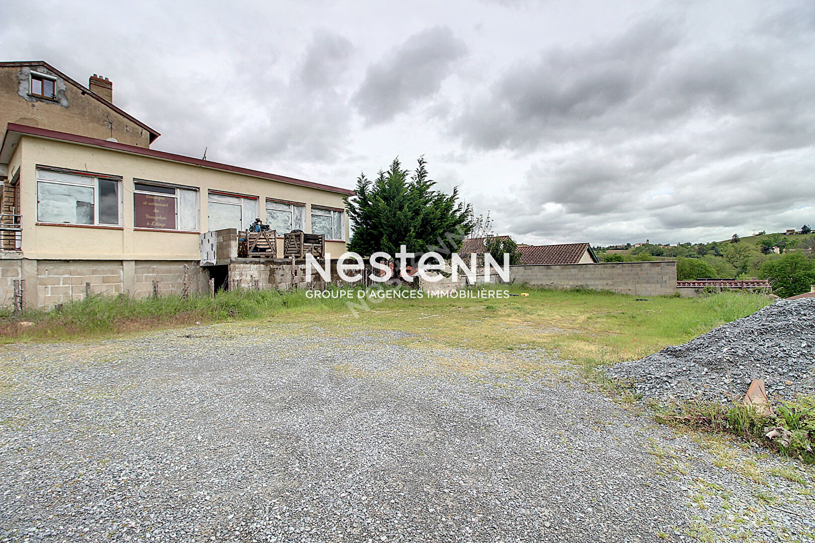 Anciens Murs commerciaux avec parking - 10 Minutes 69220 BELLEVILLE EN BEAUJOLAIS