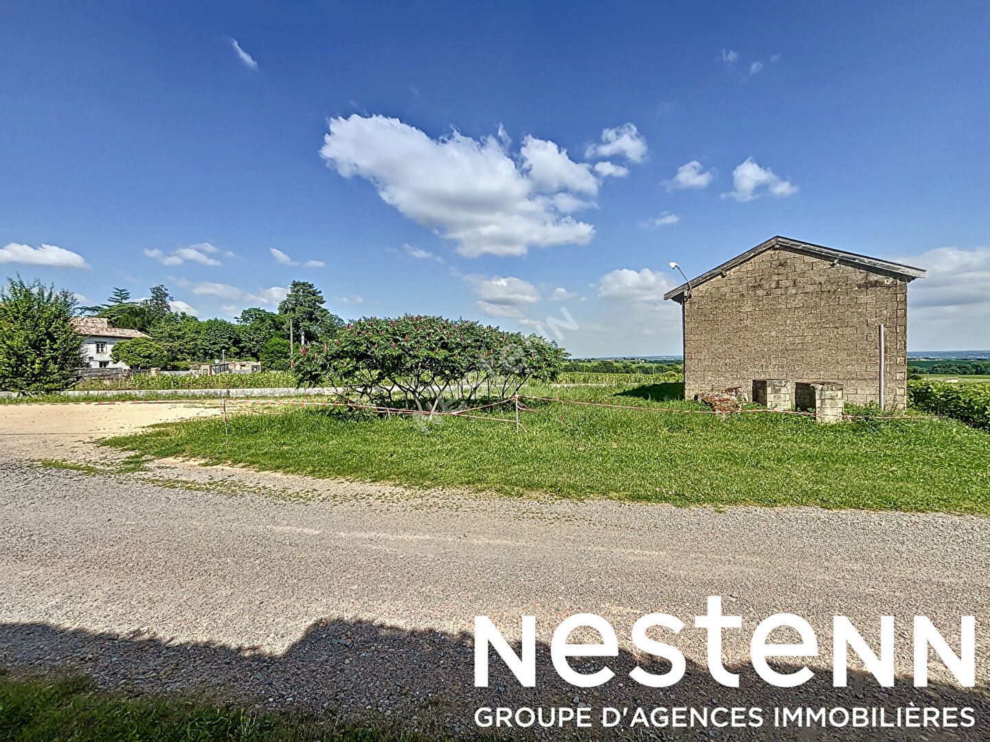 A vendre : Magnifique Terrain à bâtir avec Dépendance - 71570 SAINT AMOUR BELLEVUE