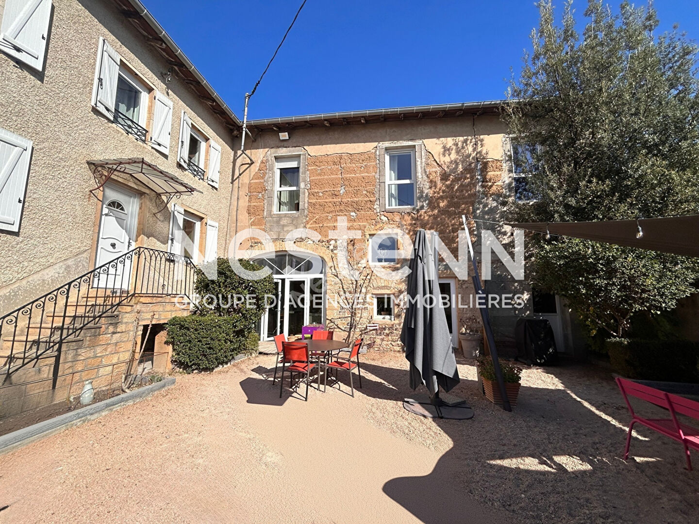A vendre : Maison avec cachet - belles prestations - 5 chambres - grands espaces de vie  - 71570 ROMANECHE THORINS
