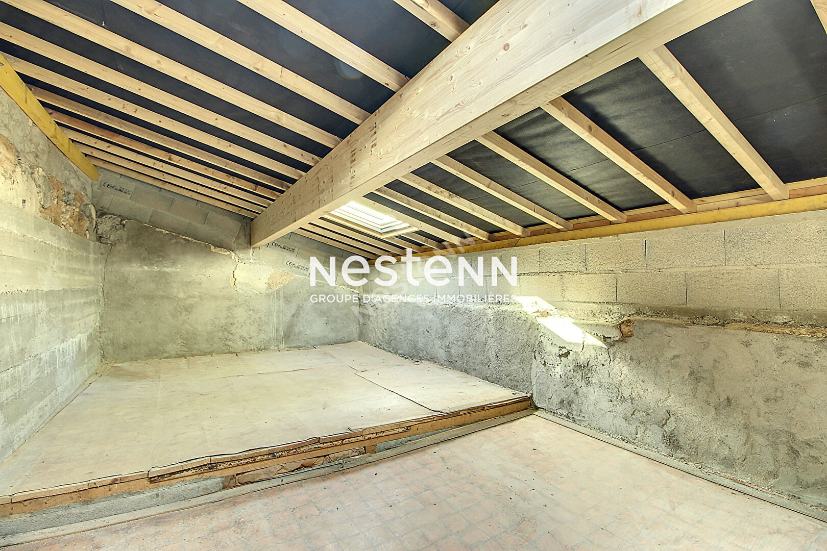 A vendre - Maison avec second oeuvre à terminer - nord 69220 BELLEVILLE EN BEAUJOLAIS