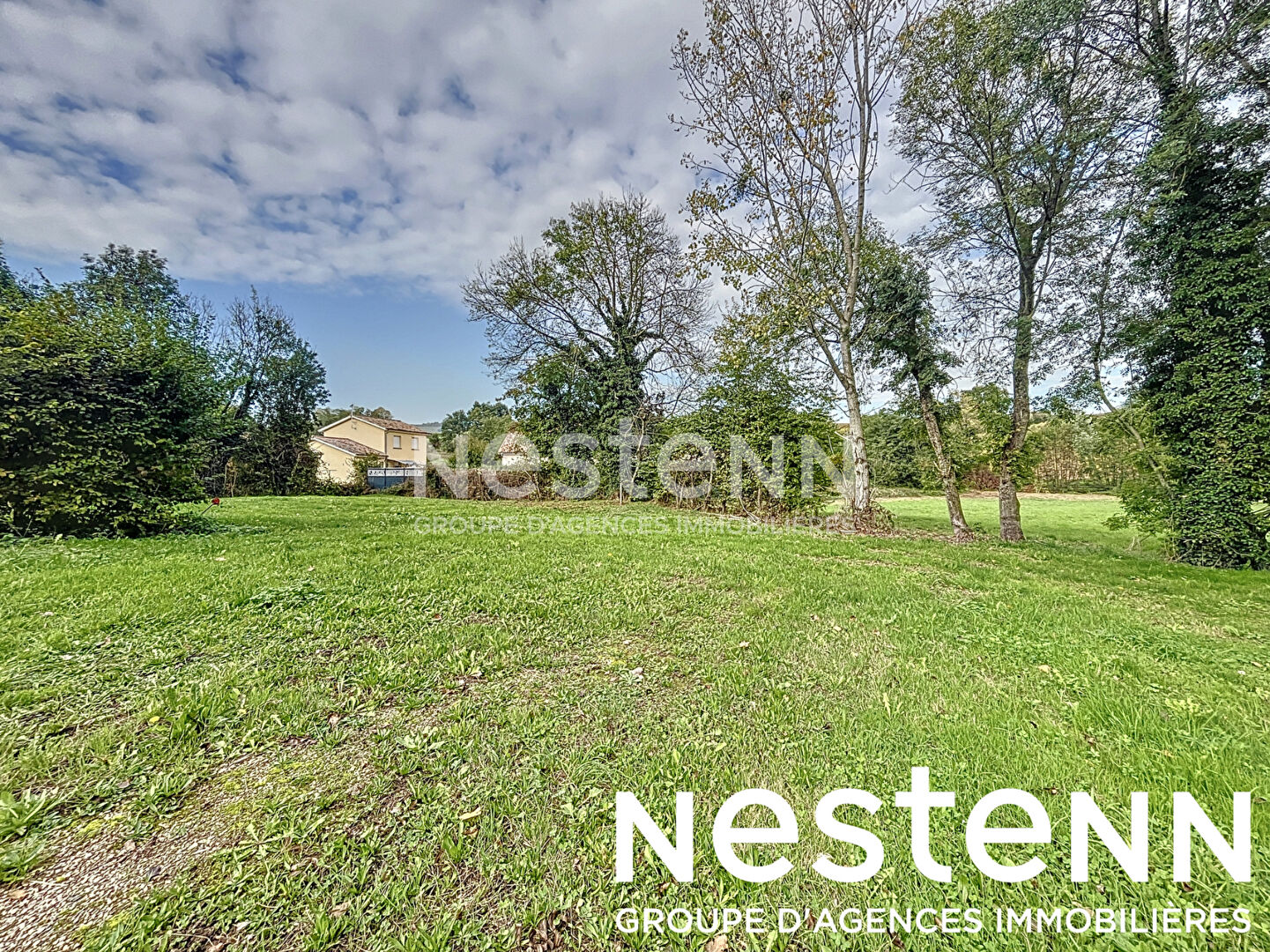 A vendre: Terrain à bâtir - 71570 SAINT AMOUR BELLEVUE