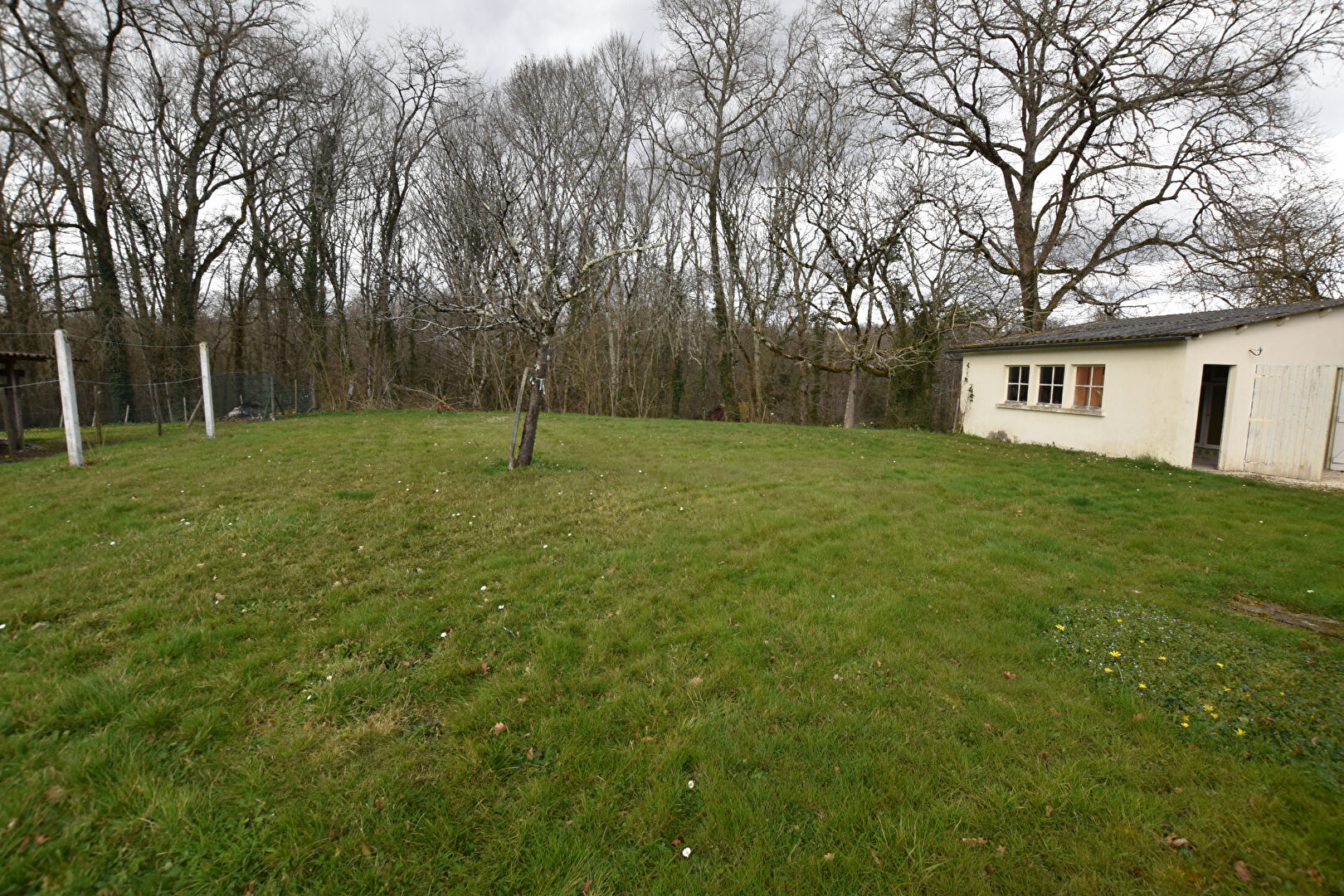 **Maison à rénover avec grand terrain ? À 10 km Ouest de Bergerac**