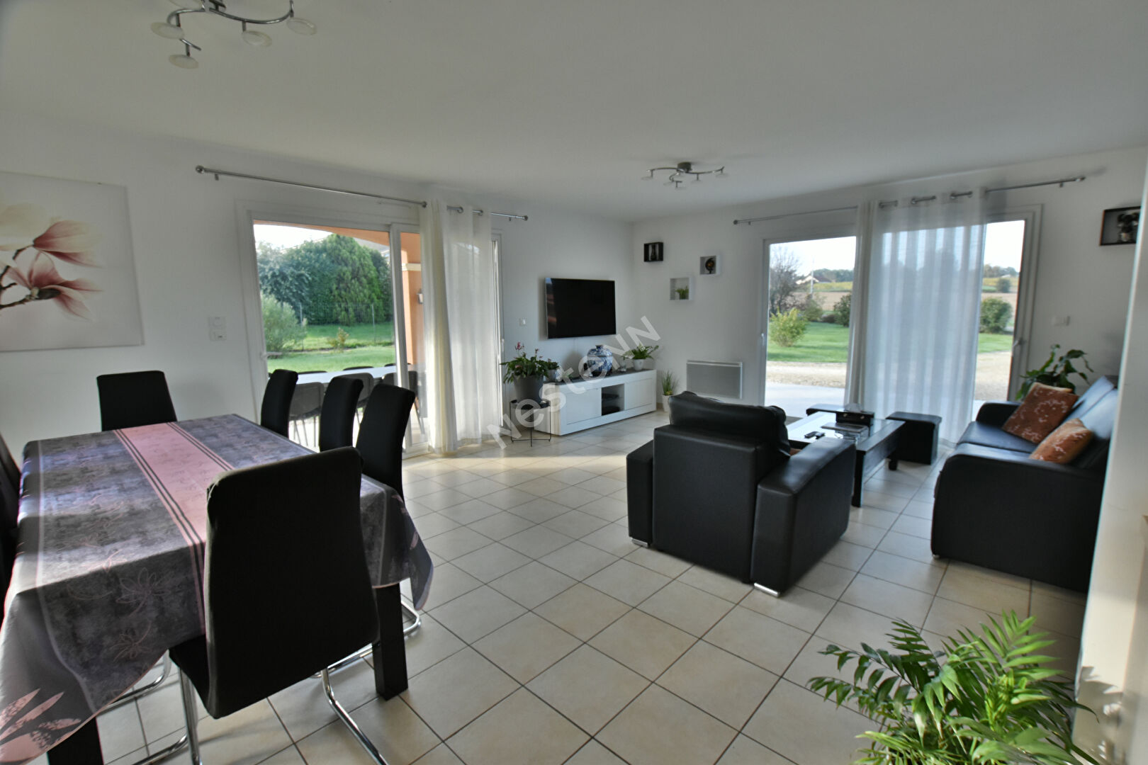 **Havre de paix avec piscine et vue sur la campagne à deux pas de Monbazillac**