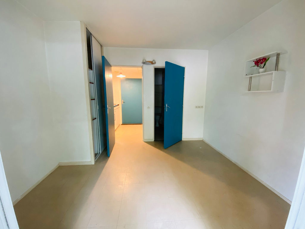 STUDIO BONNE RENTABILITÉ AVEC BALCON - PROXIMITÉ IMMÉDIATE DU CENTRE-VILLE DE LA LOIRE
