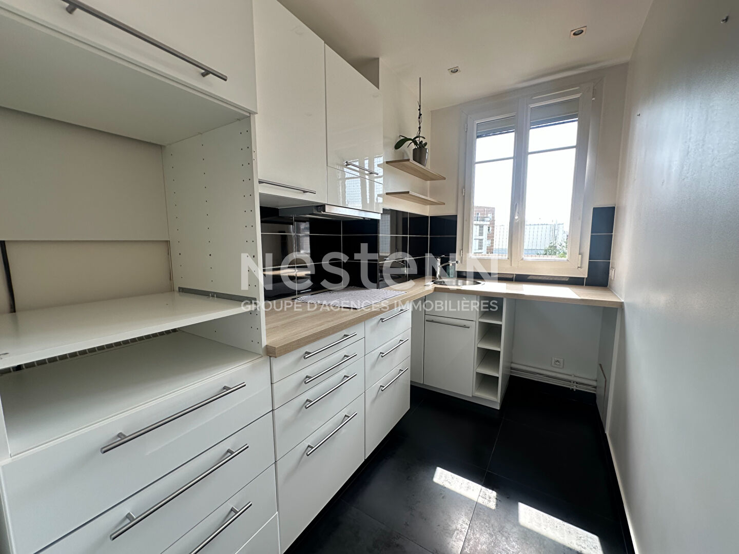 Appartement Courbevoie 2 pièces 39.75 m²  EMPLACEMENT IDEAL-COMMERCES-GARE