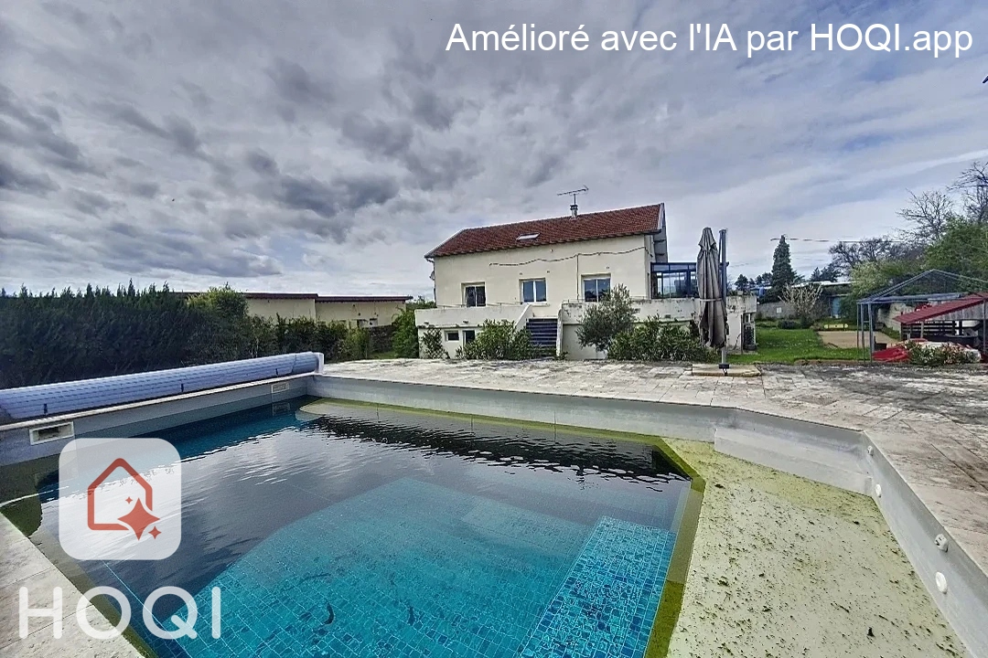 Chamagnieu : Vaste maison familiale  de plus de 180 m²  habitables et 400 m² au sol ; 4 chambres sur Chamagnieu  sur terrain de 1868 m² avec piscine