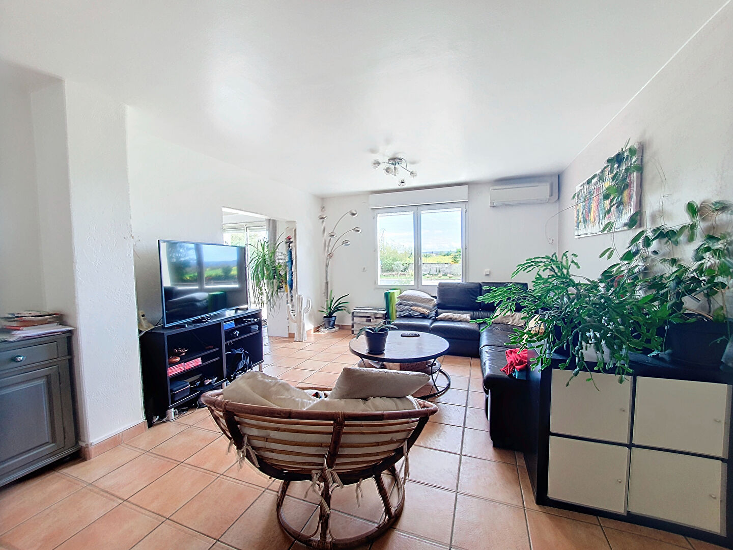 Chamagnieu : Vaste maison familiale  de plus de 180 m²  habitables et 400 m² au sol ; 4 chambres sur Chamagnieu  sur terrain de 1868 m² avec piscine