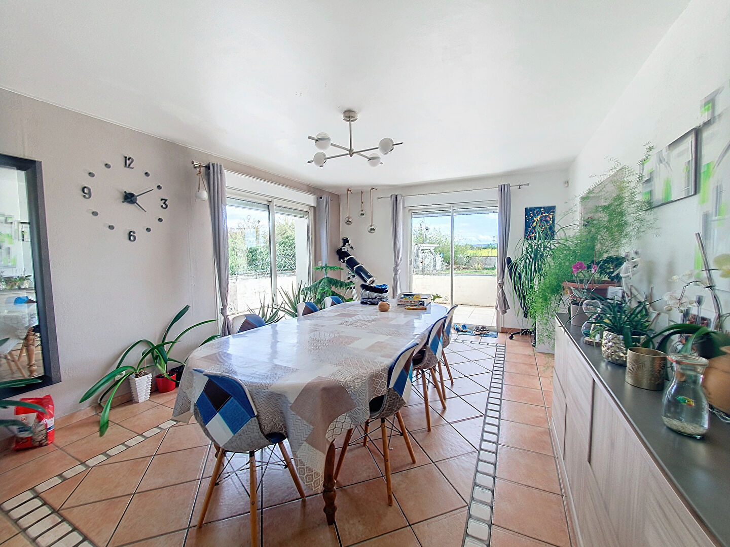 Chamagnieu : Vaste maison familiale  de plus de 180 m²  habitables et 400 m² au sol ; 4 chambres sur Chamagnieu  sur terrain de 1868 m² avec piscine
