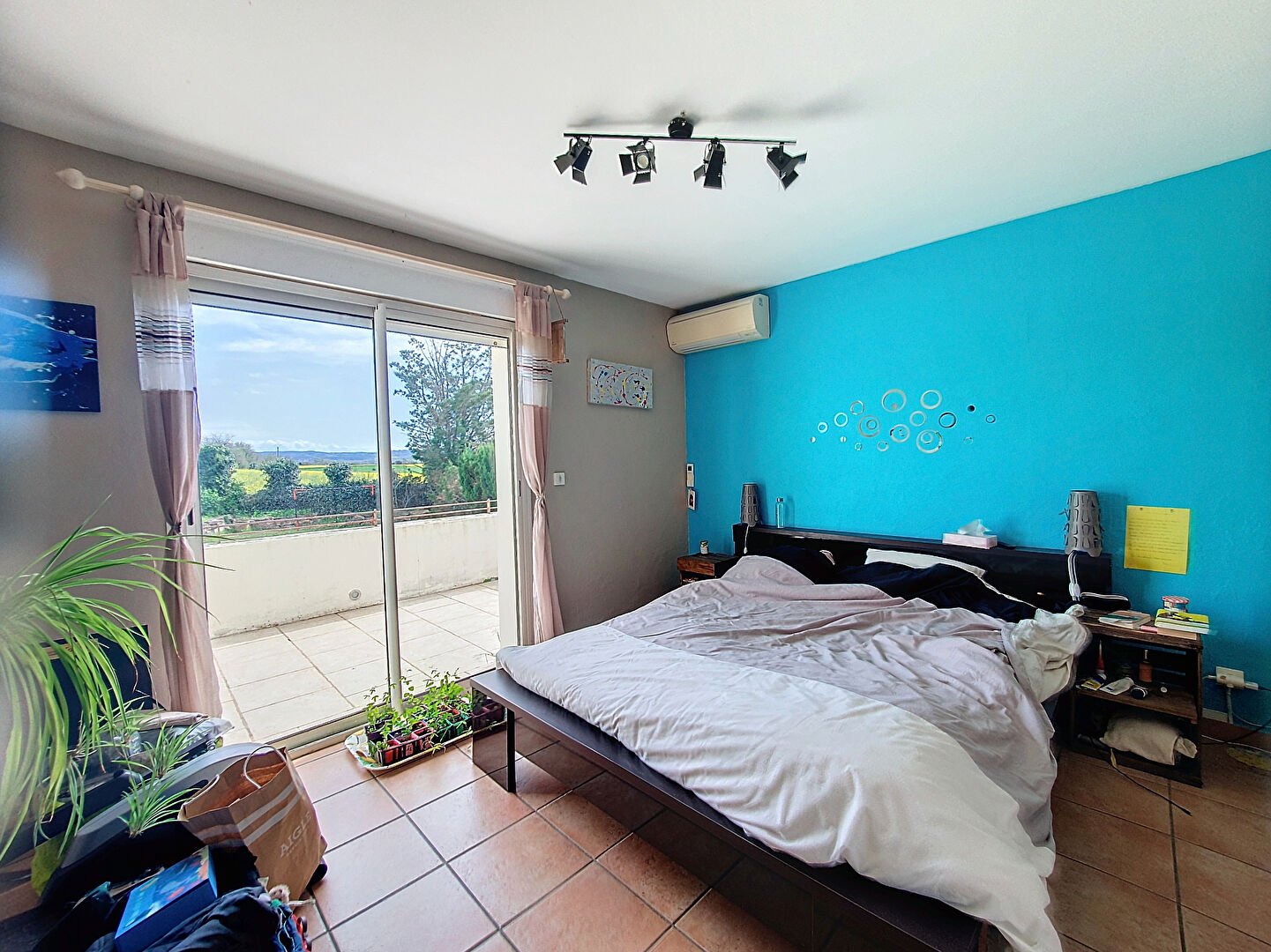 Chamagnieu : Vaste maison familiale  de plus de 180 m²  habitables et 400 m² au sol ; 4 chambres sur Chamagnieu  sur terrain de 1868 m² avec piscine