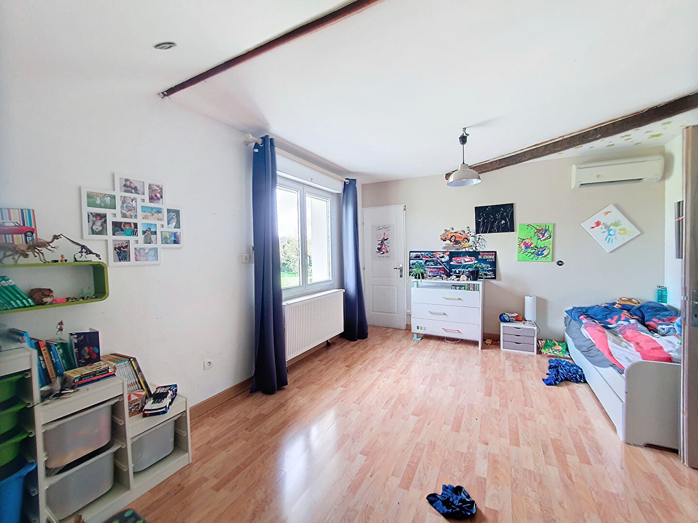 Chamagnieu : Vaste maison familiale  de plus de 180 m²  habitables et 400 m² au sol ; 4 chambres sur Chamagnieu  sur terrain de 1868 m² avec piscine
