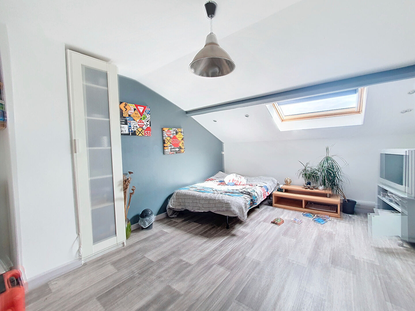 Chamagnieu : Vaste maison familiale  de plus de 180 m²  habitables et 400 m² au sol ; 4 chambres sur Chamagnieu  sur terrain de 1868 m² avec piscine