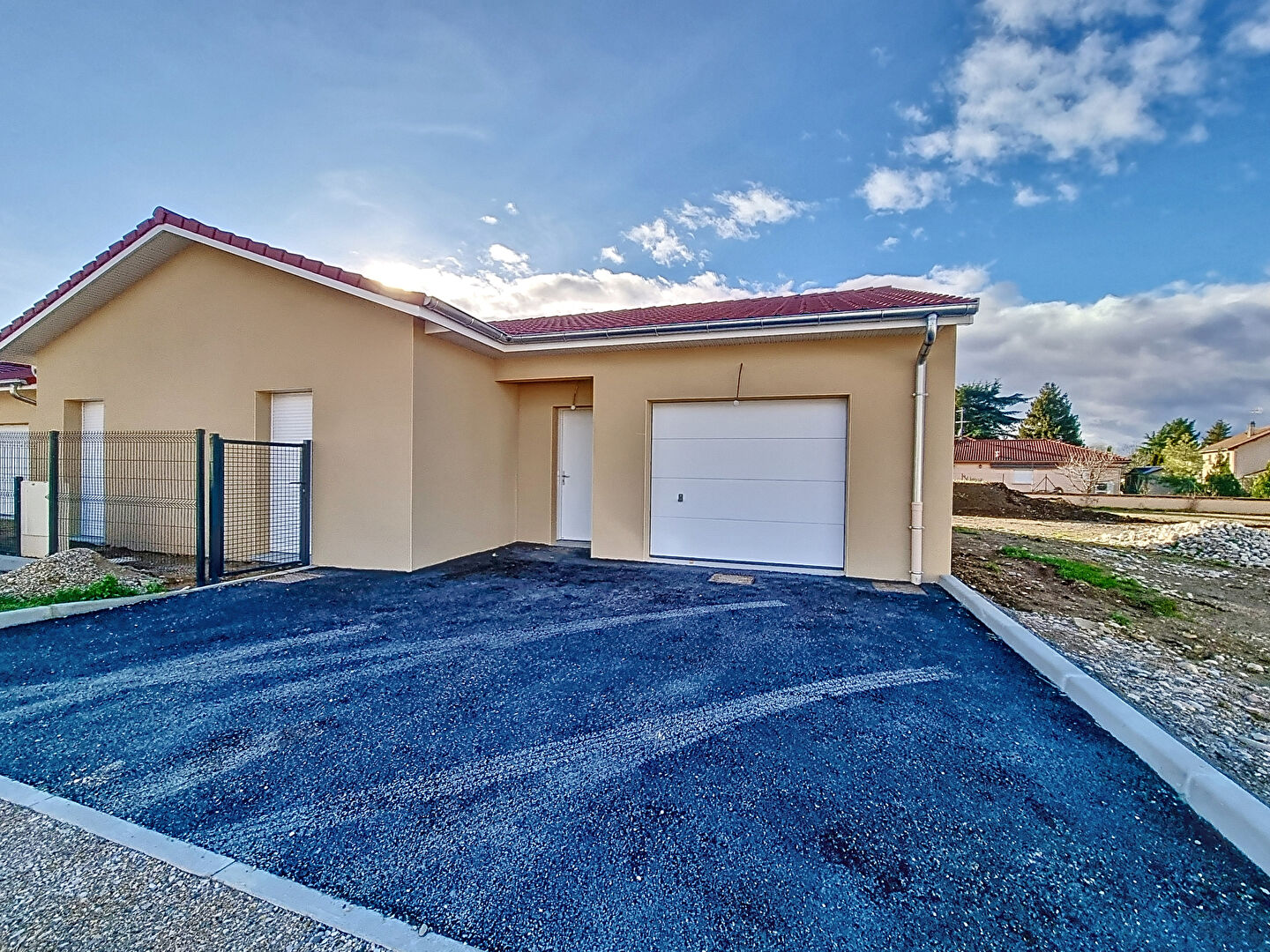 Villa T4 Villemoirieu  117.68  m² avec garage sur terrain de 516 m²