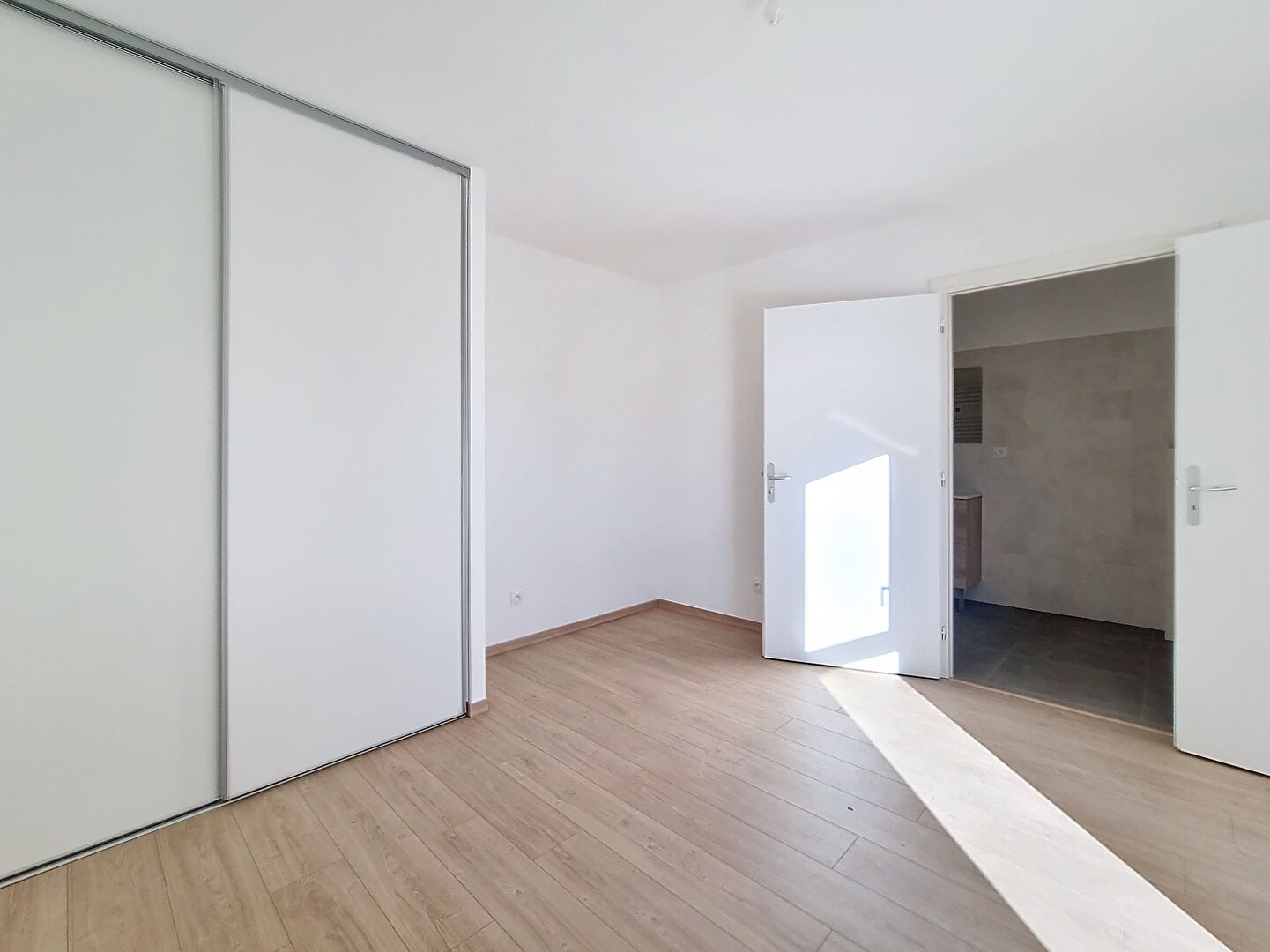 Villa T4 Villemoirieu  117.68  m² avec garage sur terrain de 516 m²