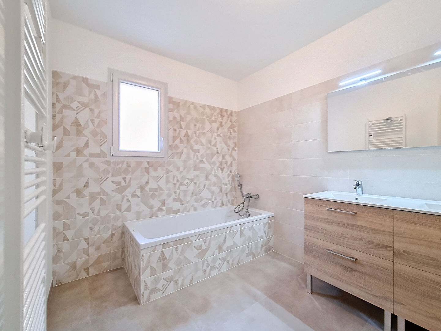 Villa T4 Villemoirieu  117.68  m² avec garage sur terrain de 516 m²