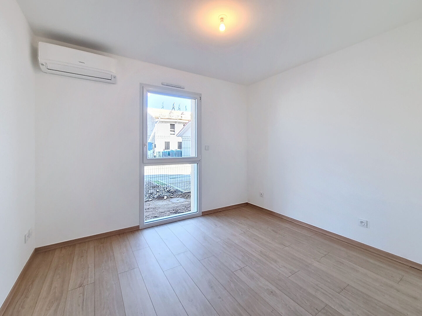 Villa T4 Villemoirieu  117.68  m² avec garage sur terrain de 516 m²