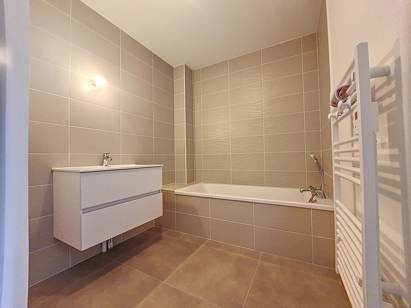 Villa T4 Villemoirieu  89.57 m² avec garage et jardin privatif de 84 m²