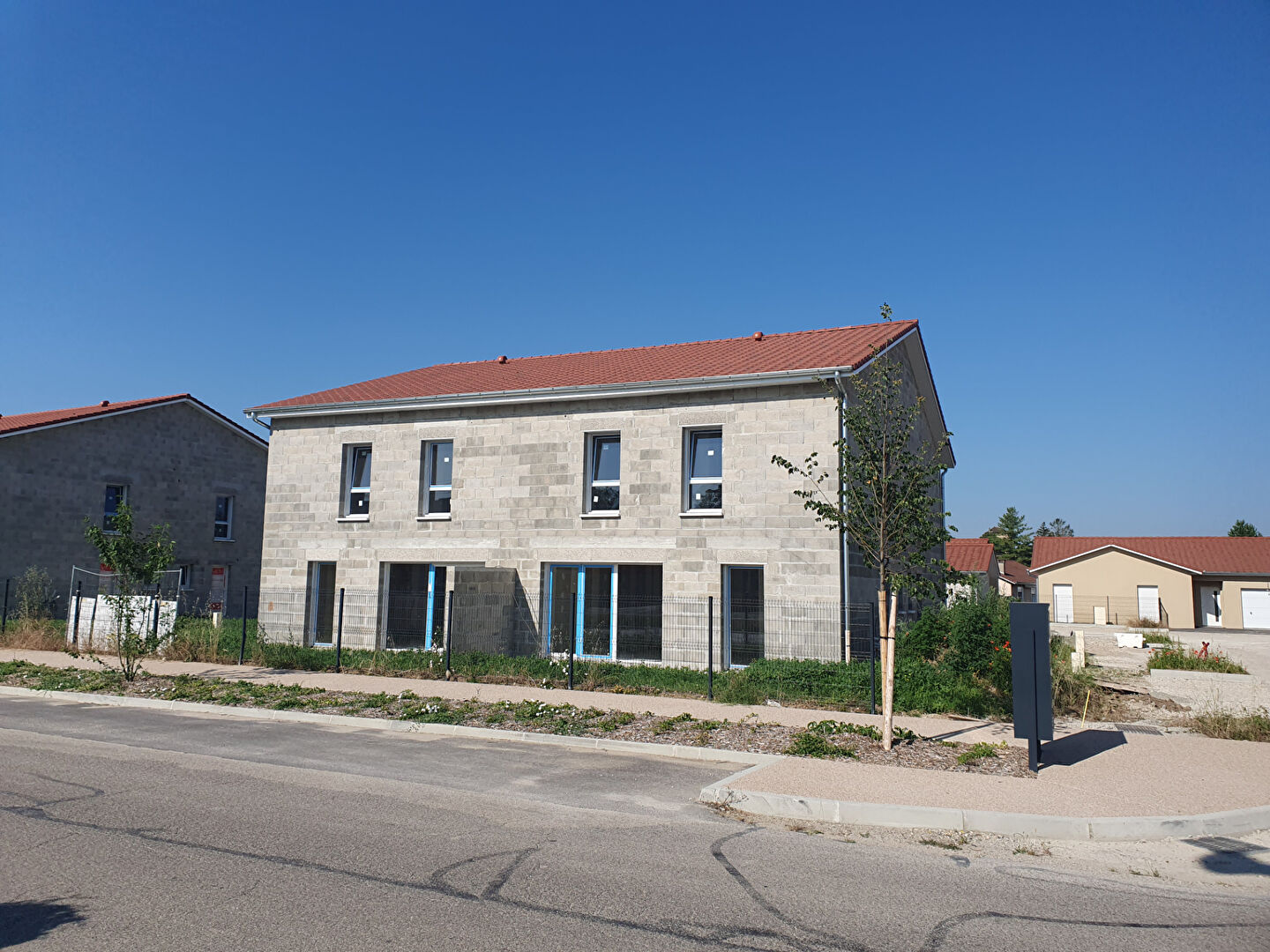 Villa T4 Villemoirieu  89.57 m² avec garage et jardin privatif de 84 m²