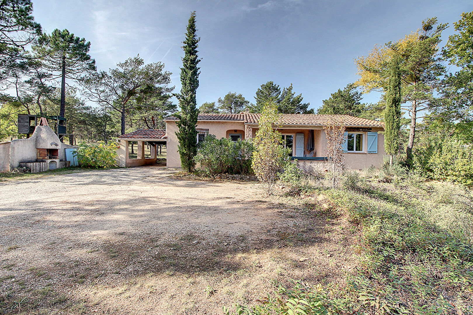 TOURTOUR Maison 3 pièces 93 m² sur 1237 m² de terrain avec CARPORT