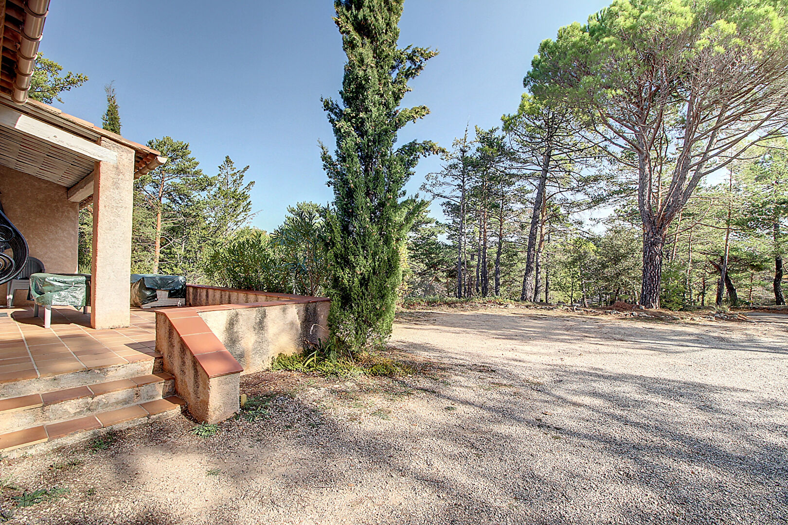 TOURTOUR Maison 3 pièces 93 m² sur 1237 m² de terrain avec CARPORT