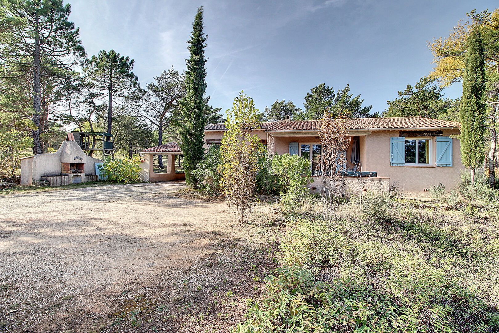 TOURTOUR Maison 3 pièces 93 m² sur 1237 m² de terrain avec CARPORT