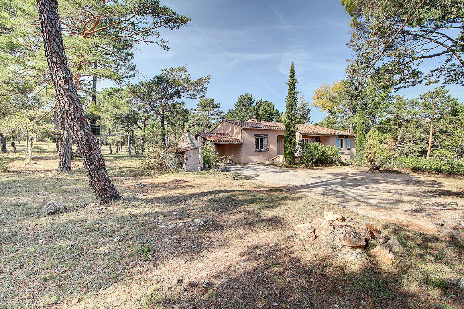 TOURTOUR Maison 3 pièces 93 m² sur 1237 m² de terrain avec CARPORT