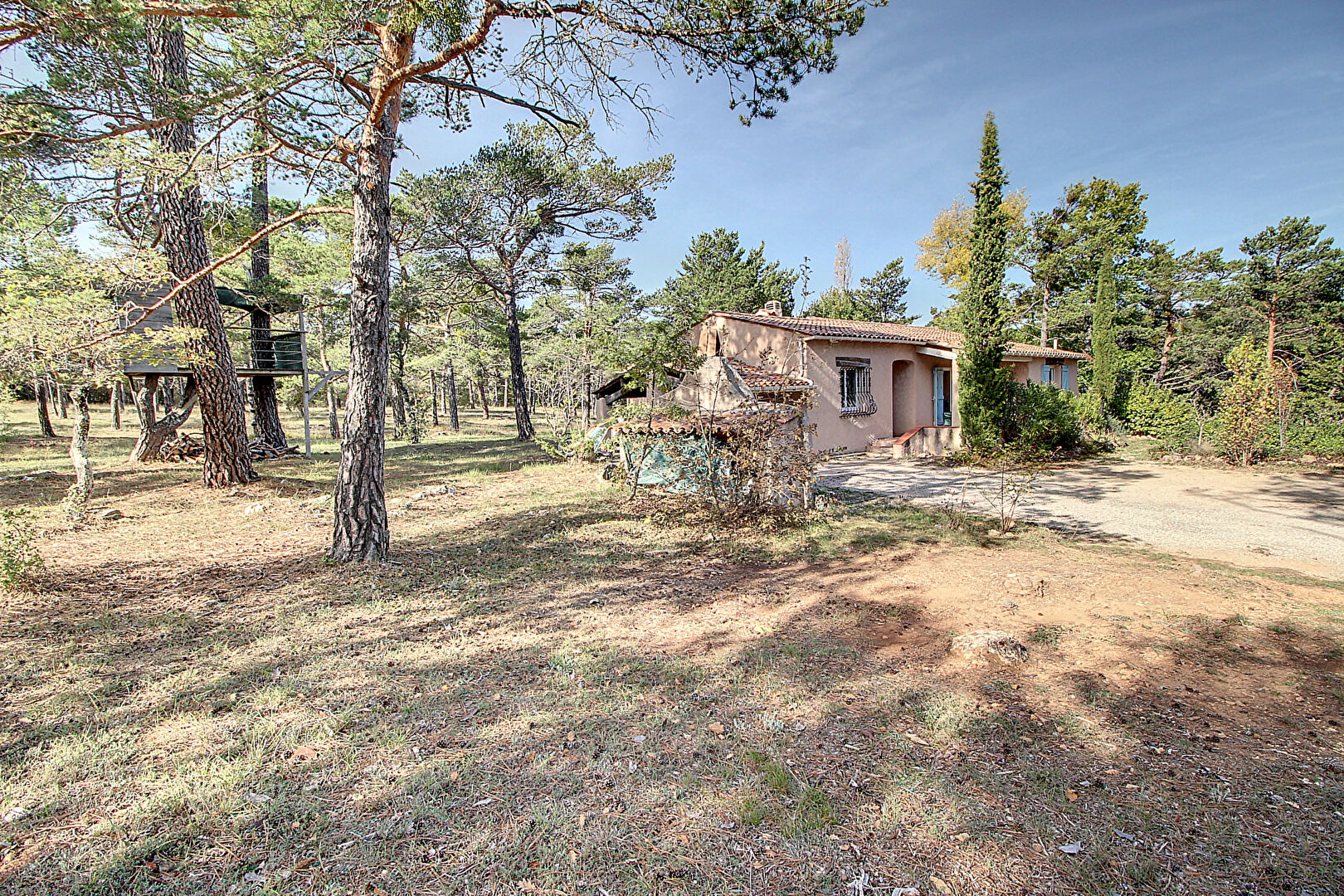TOURTOUR Maison 3 pièces 93 m² sur 1237 m² de terrain avec CARPORT