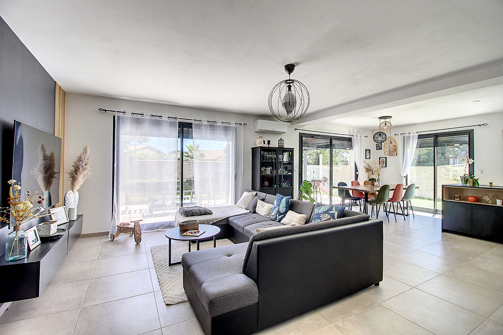 Maison Moderne Vidauban 6 pièce(s) 111 m2 - Terrain 650m2 - Garage moto